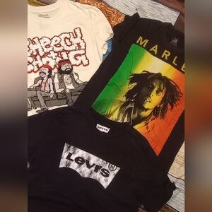 3 T-shirts: Cheech And Chong, Bob Marley, Levi's - Size Small